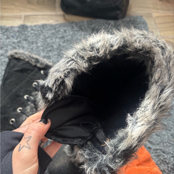 Women's Black Fur-Trimmed Wedge Boots - Picture 7 of 8